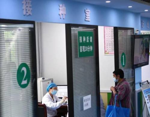 打了疫苗发烧了怎么回事(打完疫苗出现发烧的原因)插图