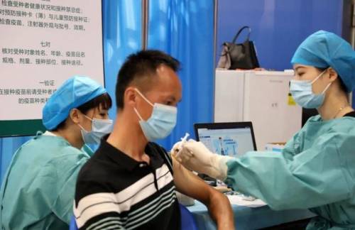 打了疫苗发烧了怎么回事(打完疫苗出现发烧的原因)插图2