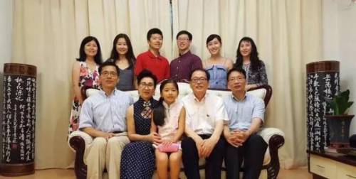 世界征服者2中文无限银行(世界征服者2游戏亮点)插图1