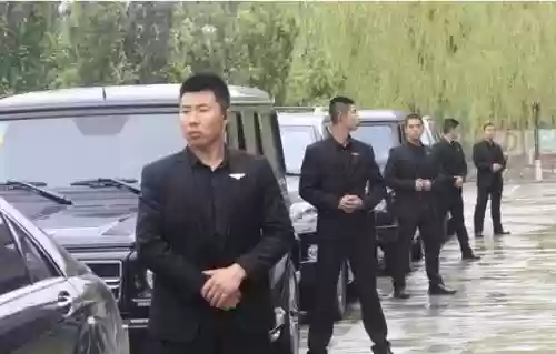 保镖阵容上装插图